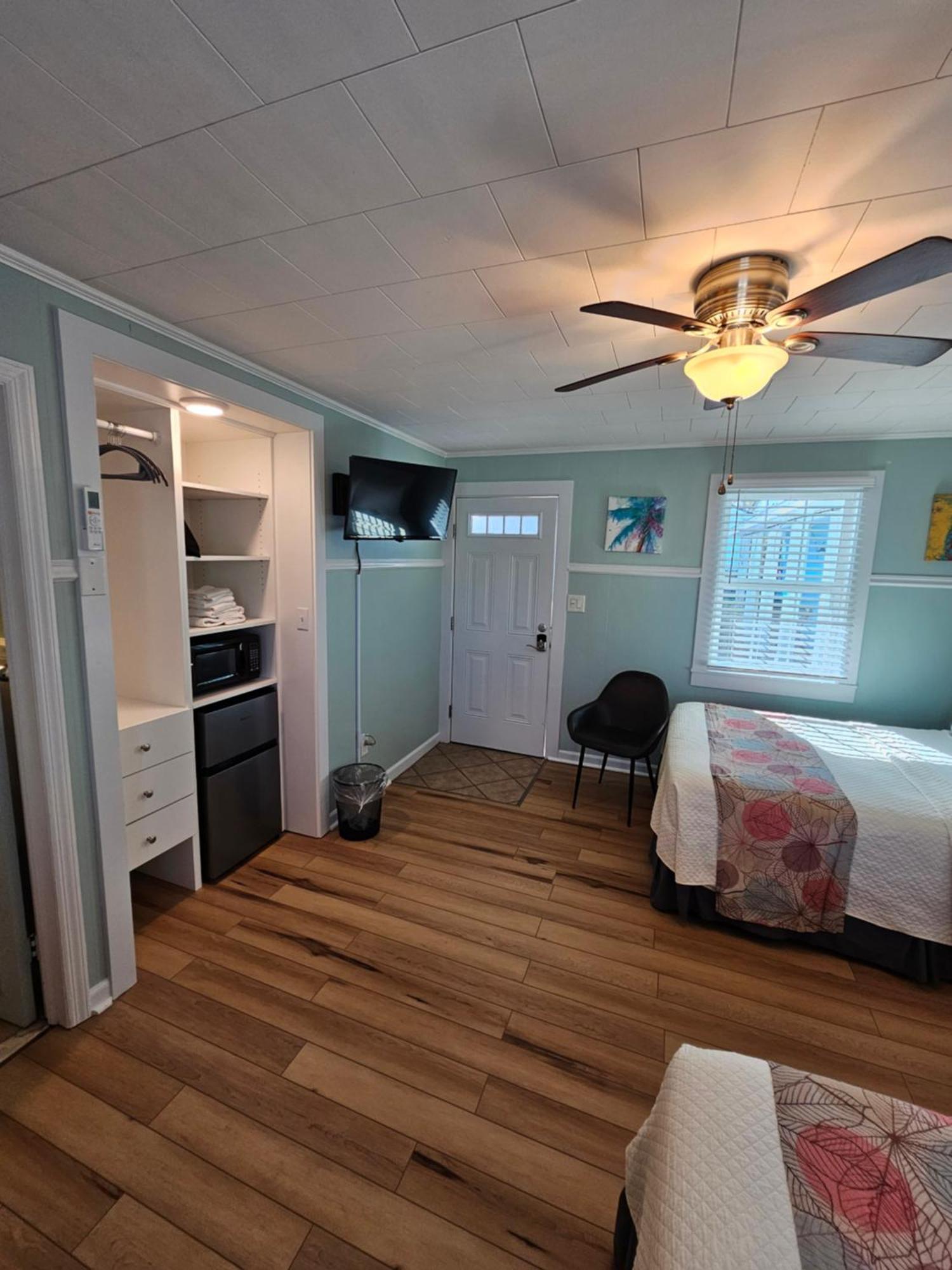 Motel Island And Obx