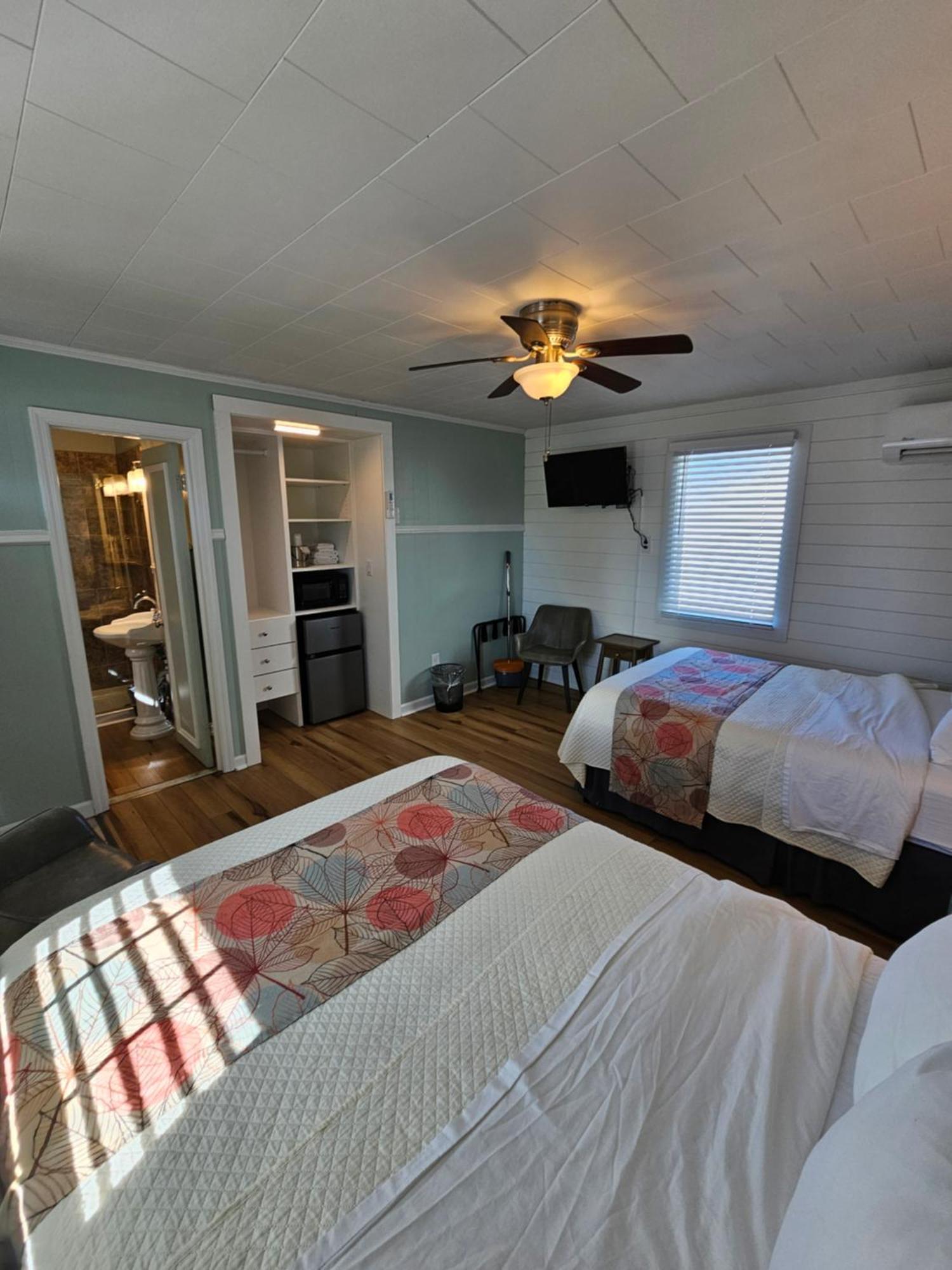 Island And Obx Motel