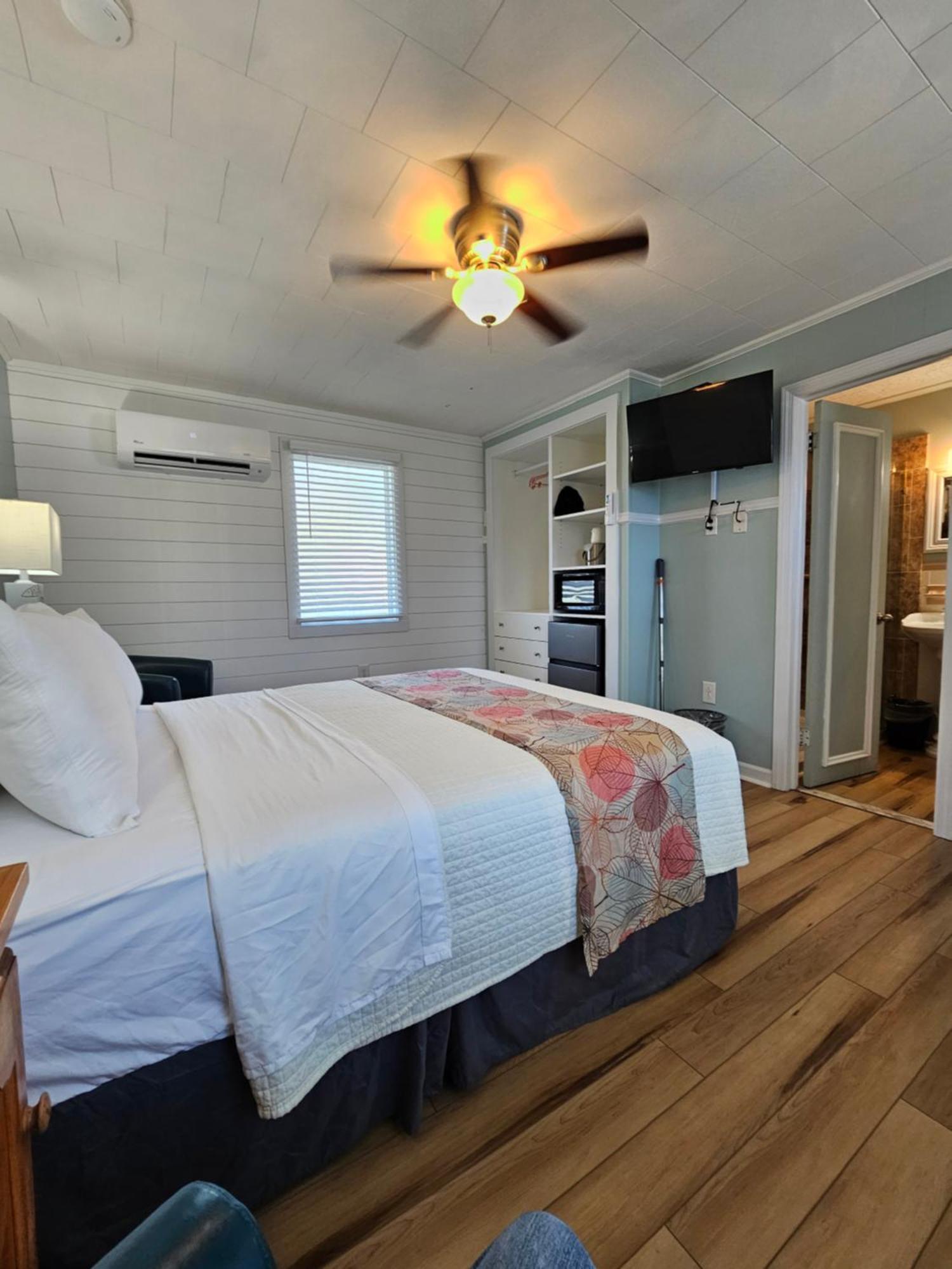 Motel Island And Obx *