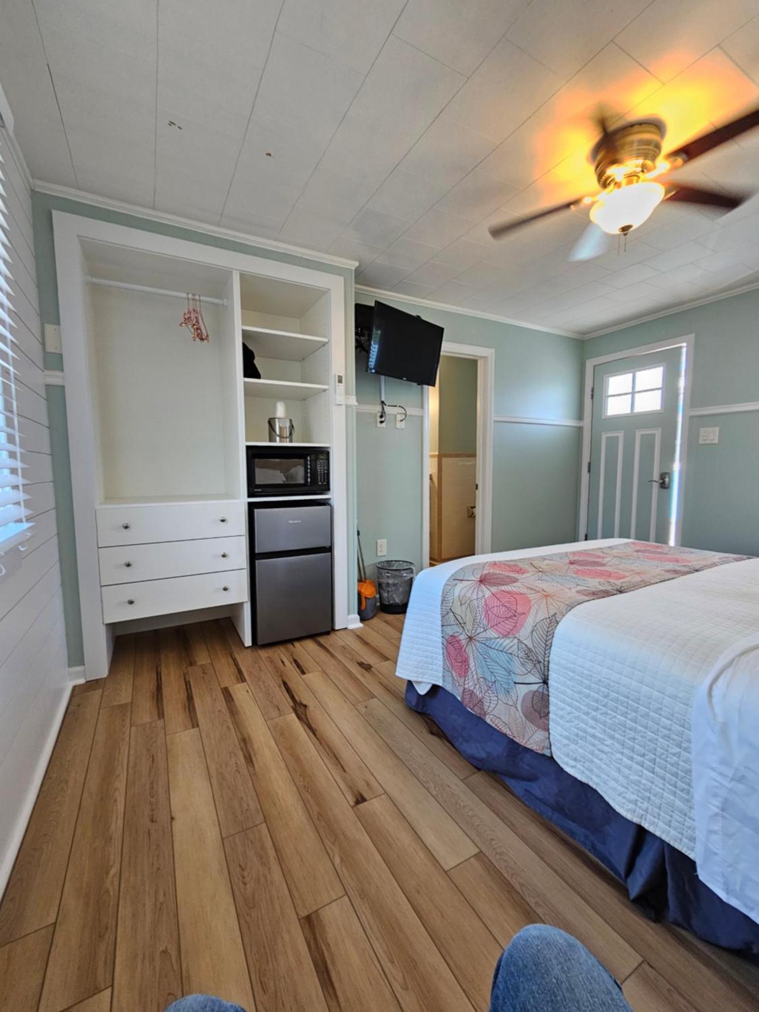 Motel Island And Obx *